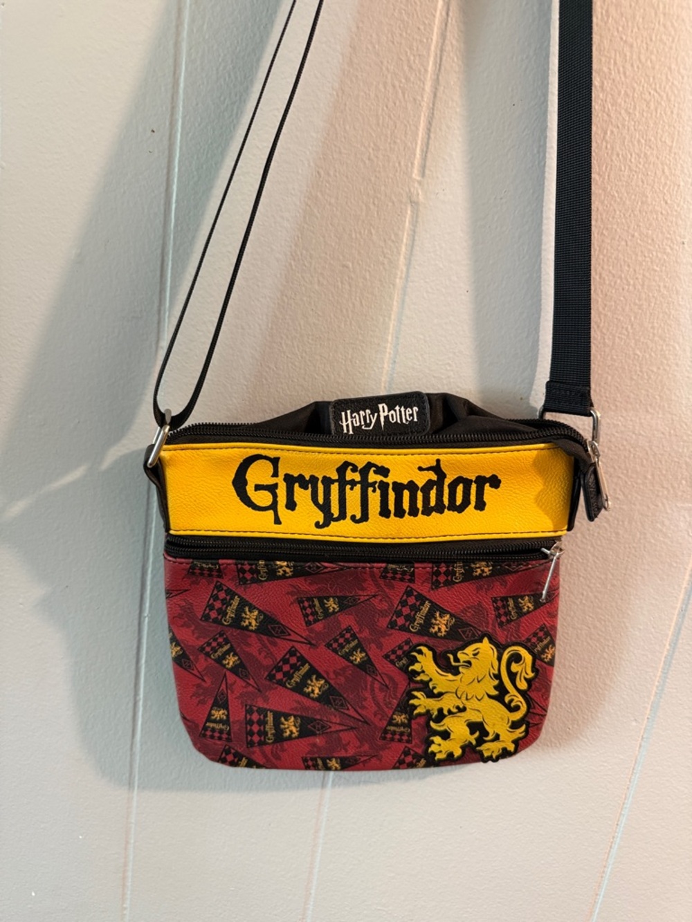 Warner Bros. Gryffindor Crossbody Bag - Yellow, Red & Black